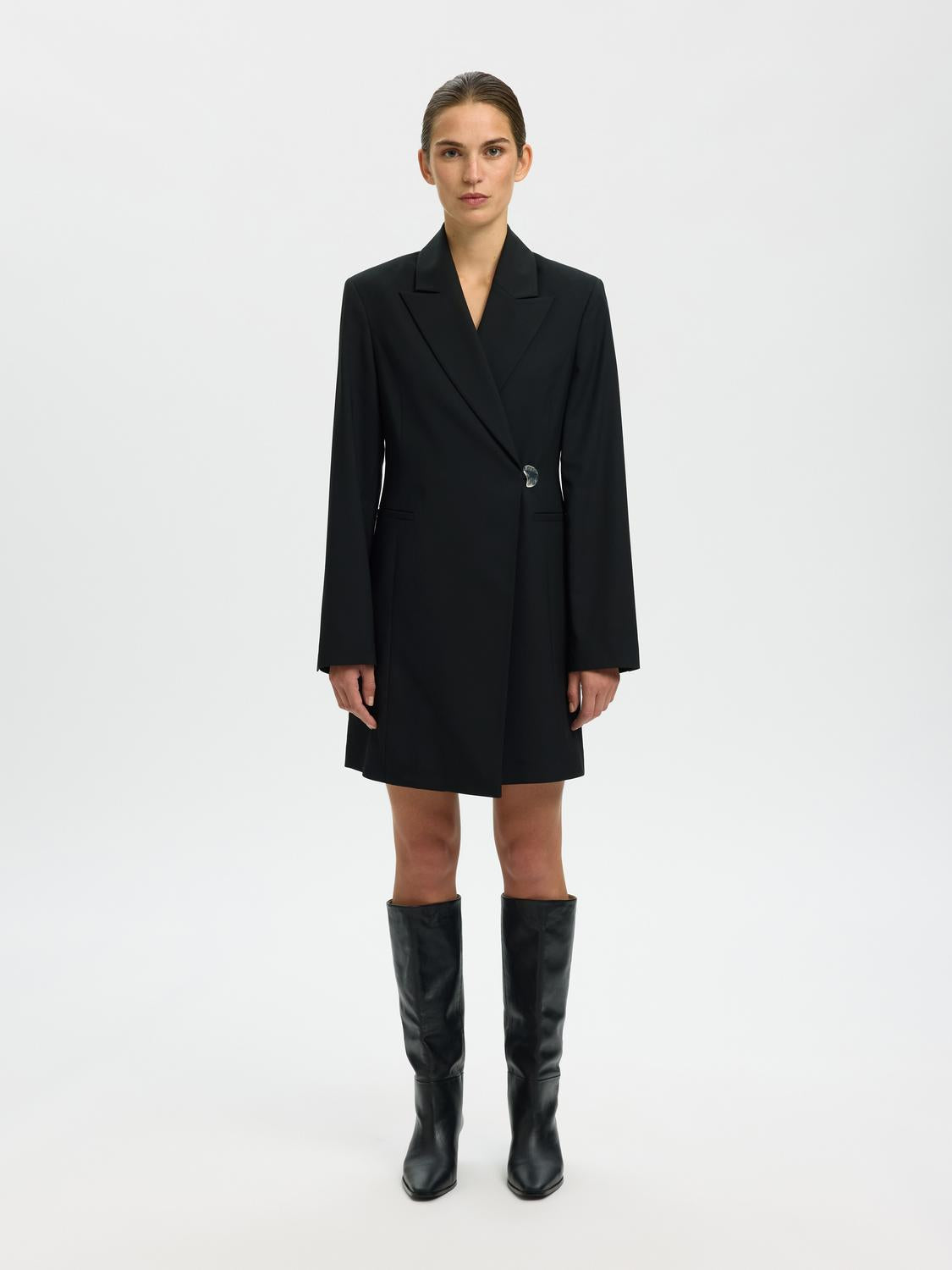 model_shot-front